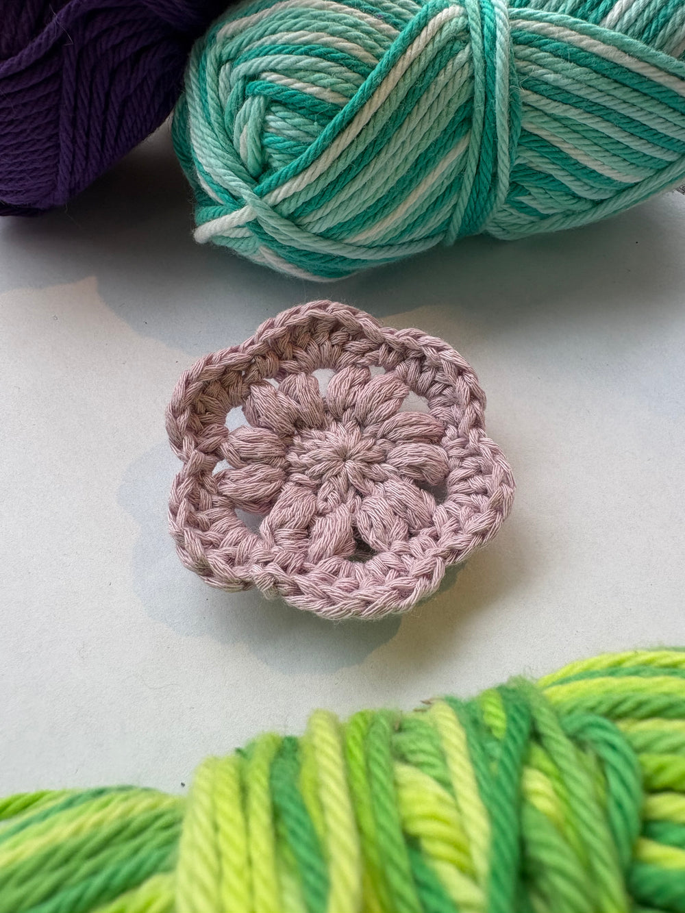 Crochète une fleur « avec » Taylor!
