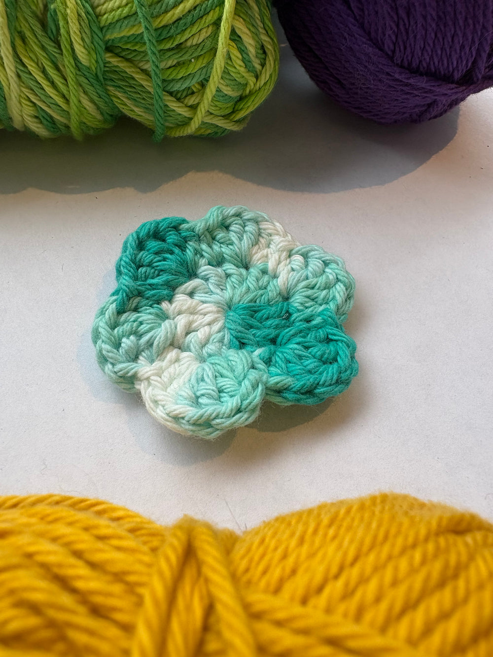 Crochète une fleur « avec » Taylor!